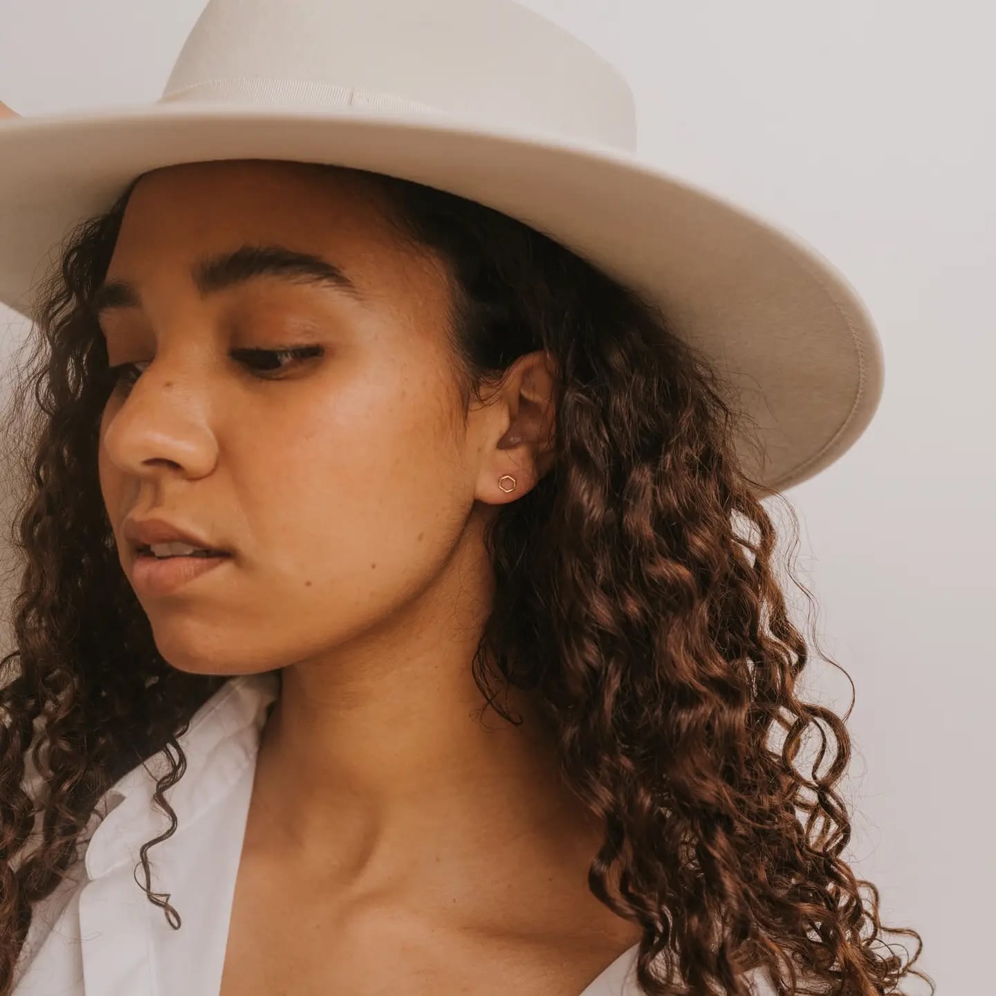 gold hexagon earrings, minimalist stud earrings, geometric gold earrings, dainty gold jewelry, everyday gold studs, hypoallergenic earrings, modern geometric studs