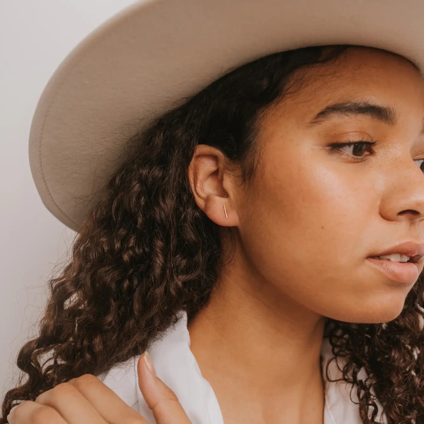 minimalist bar earrings, gold bar stud earrings, dainty gold earrings, everyday stud earrings, minimalist jewelry, hypoallergenic gold studs