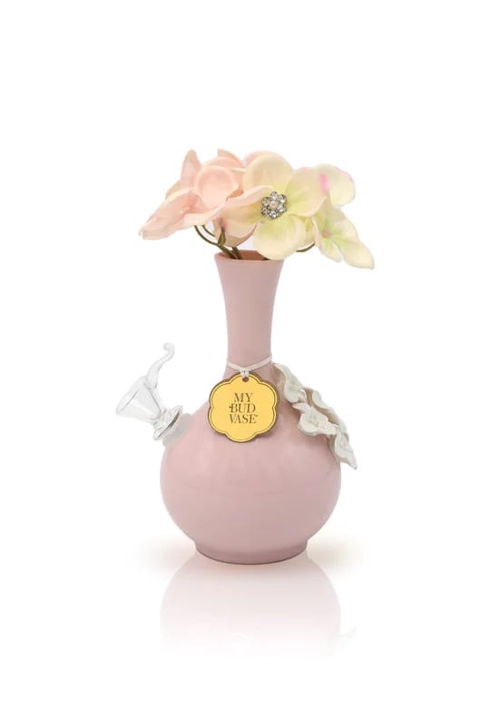 Rhinestone flower poker
Feminine bong gift set
Custom cone slide vase bong
Elegant flower-themed bong