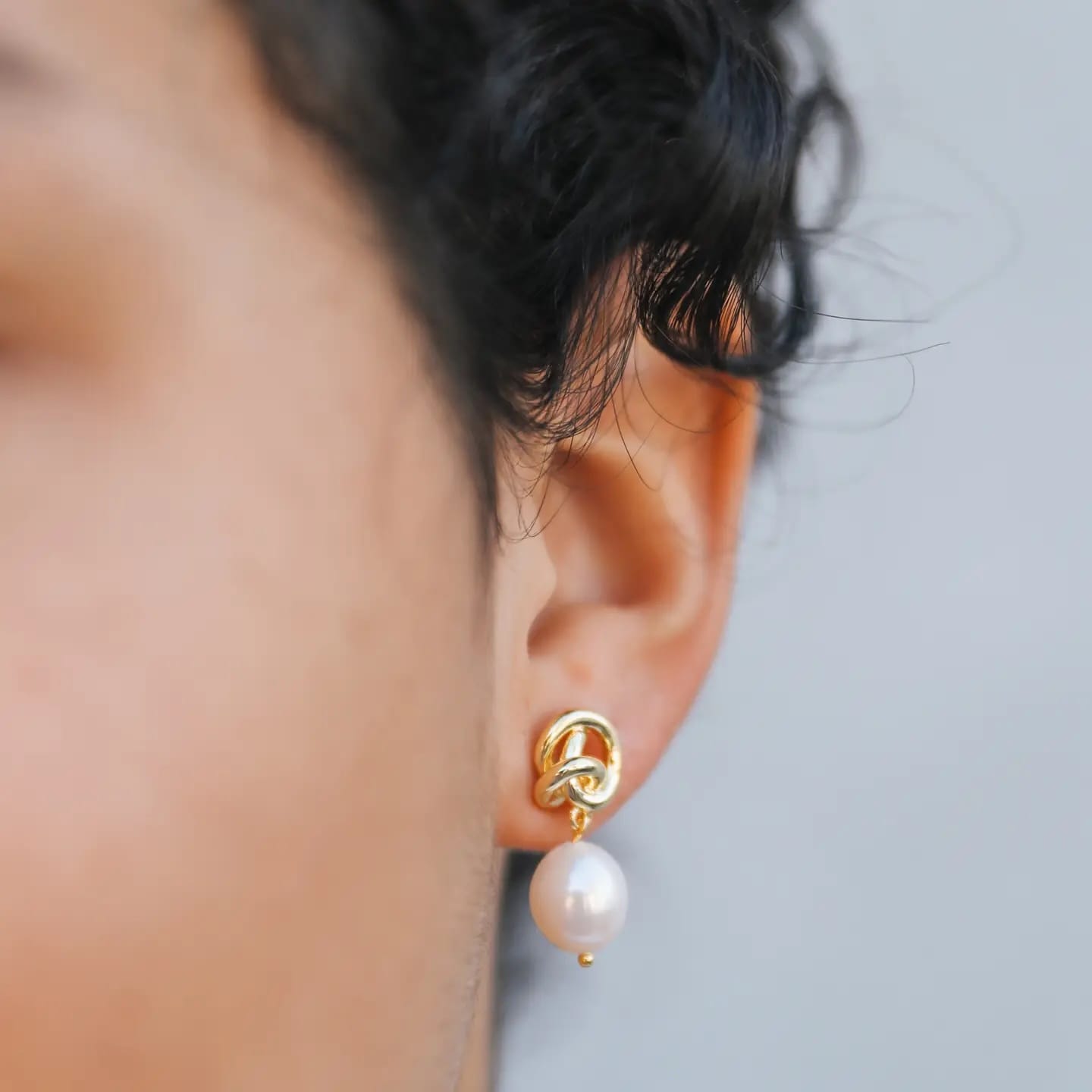 pearl knot earrings, gold pearl drop earrings, freshwater pearl jewelry, dainty gold earrings, hypoallergenic pearl earrings, classic pearl earrings, 18k gold plated earrings