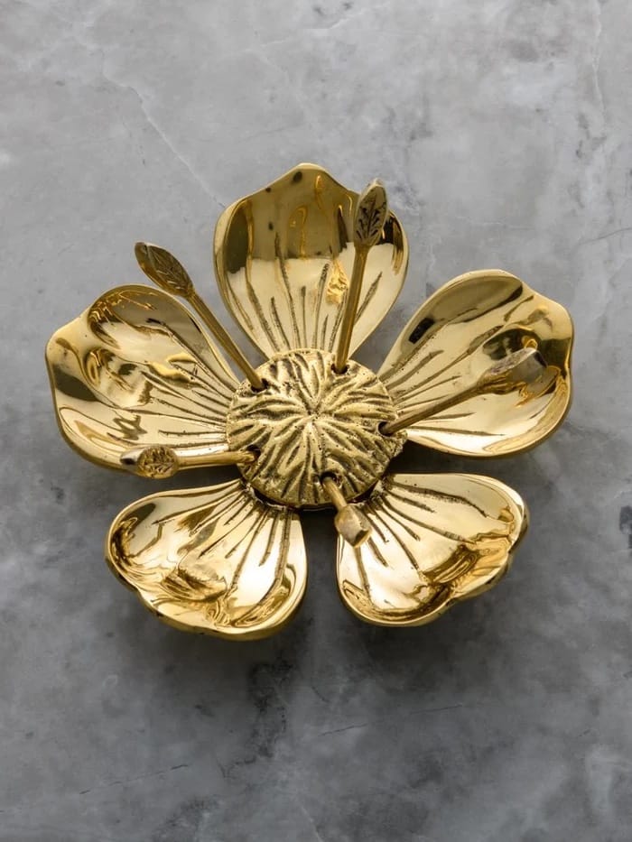 Rogue Paq Poppy Ashtray
Brass floral ashtray set
Hollywood Regency weed ashtray
Multi-piece smoking ashtray