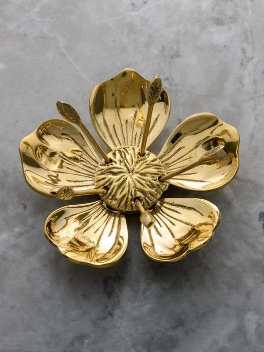 Rogue Paq Poppy Ashtray
Brass floral ashtray set
Hollywood Regency weed ashtray
Multi-piece smoking ashtray