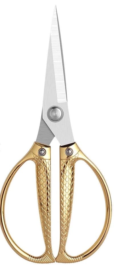 Luxury harvesting shears
Vegan leather blade cover
Snake-print handle scissors
Designer plant trimming tool