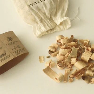 Bath Flakes – Sugi, Hinoki & Palo Santo - Natural Aromatic Rituals