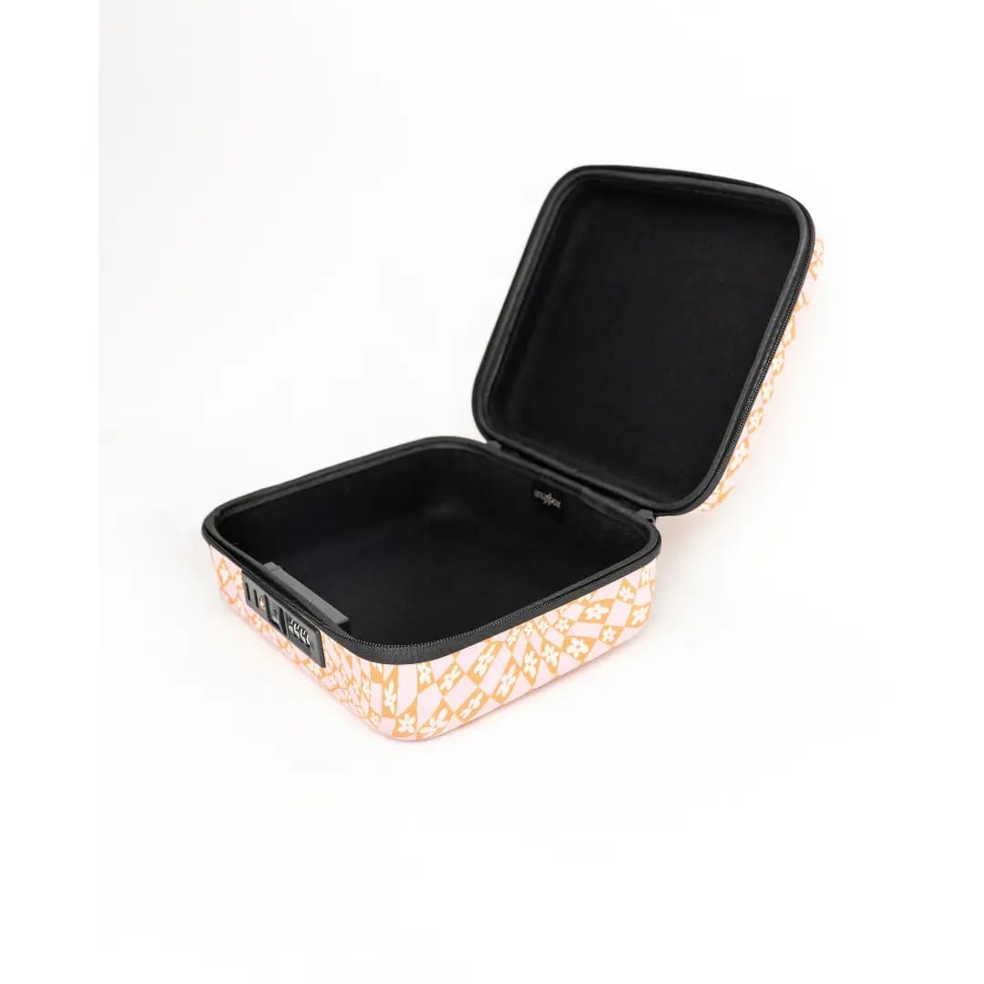 Childproof lockbox travel

3-digit combo stash box

Lightweight durable lock case