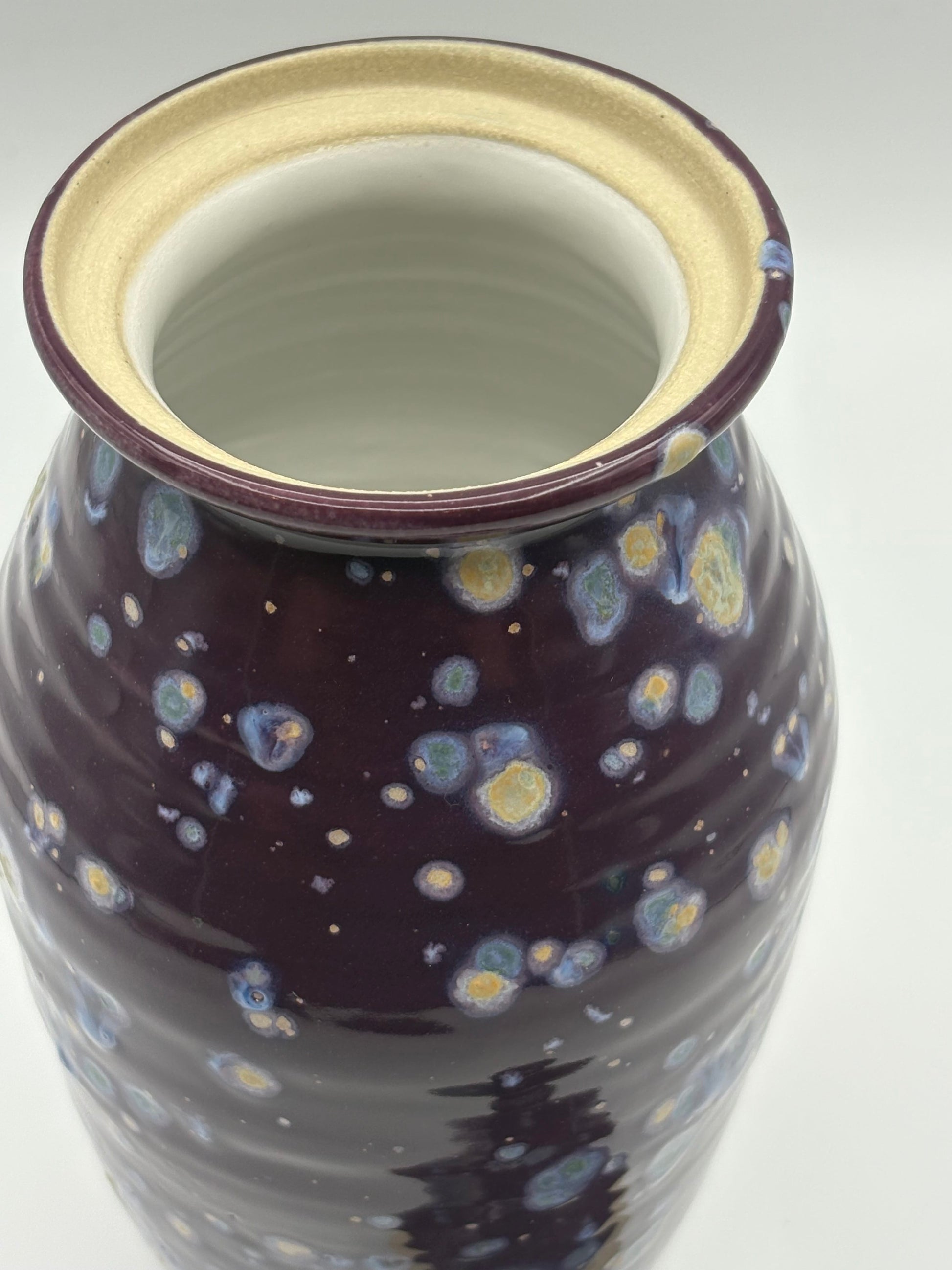 Ceramic vase with decorative glaze pattern