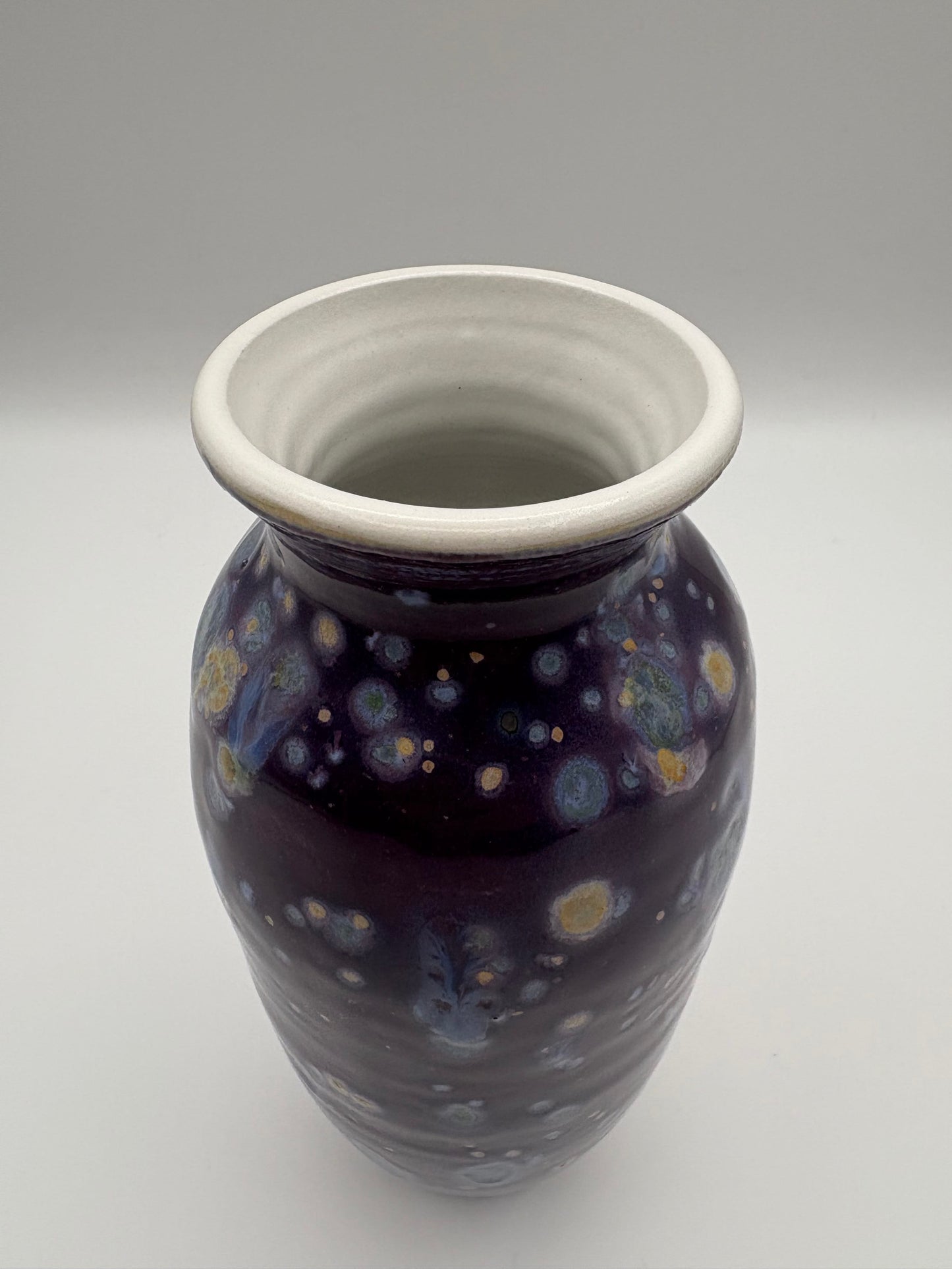 Ceramic vase with a speckled design