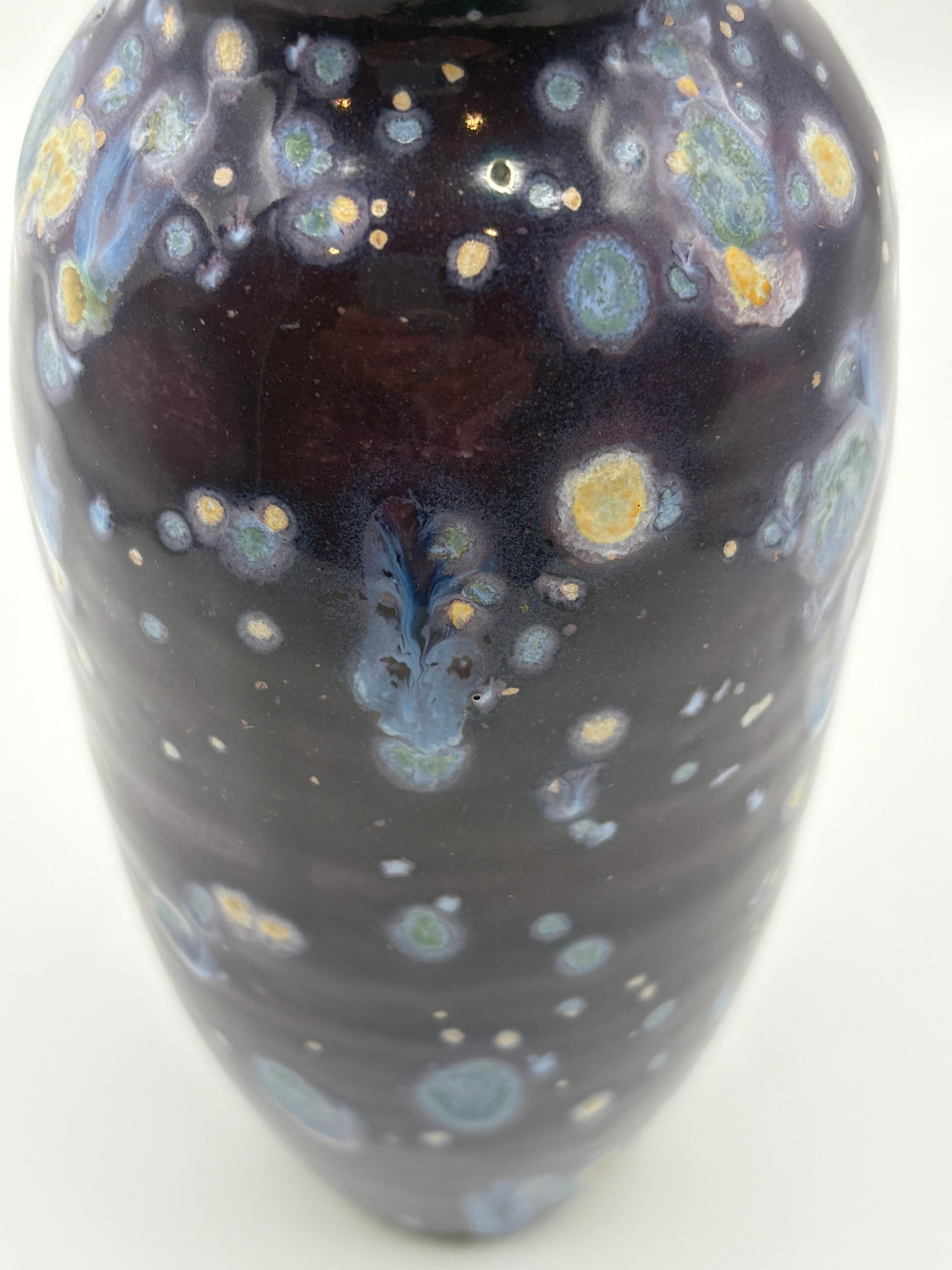 Vase with a dark base and multicolored speckles 